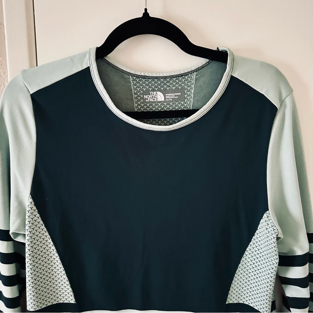 The North Face / Black and Mint Green/ Size XL  Top - Picture 2 of 11